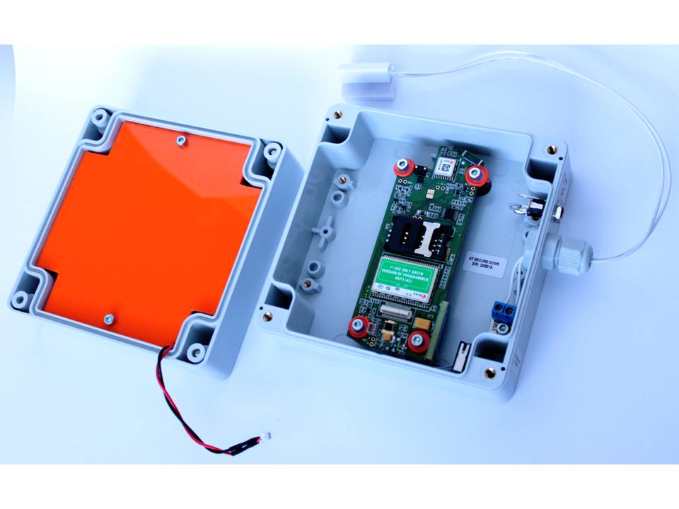 Active Track Doors - GSM/GPRS con Contacto magnetico para proteger ca...